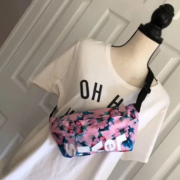 Levi’s floral belt bag with logo - Picture 1 of 15